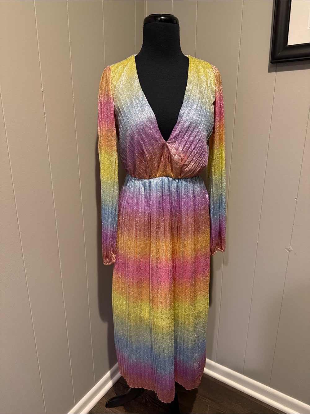 E ASOS Women’s 6 Rainbow Metallic Pleated Long Sleeve Midi Dress
